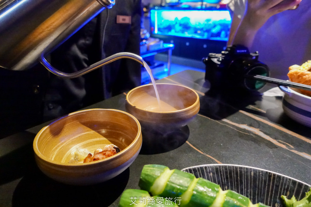 浪漫氛圍水族館式約會餐廳 7彩水母缸 山上走走 日式無菜單燒肉專門店 新竹市護城河親水公園週邊美食