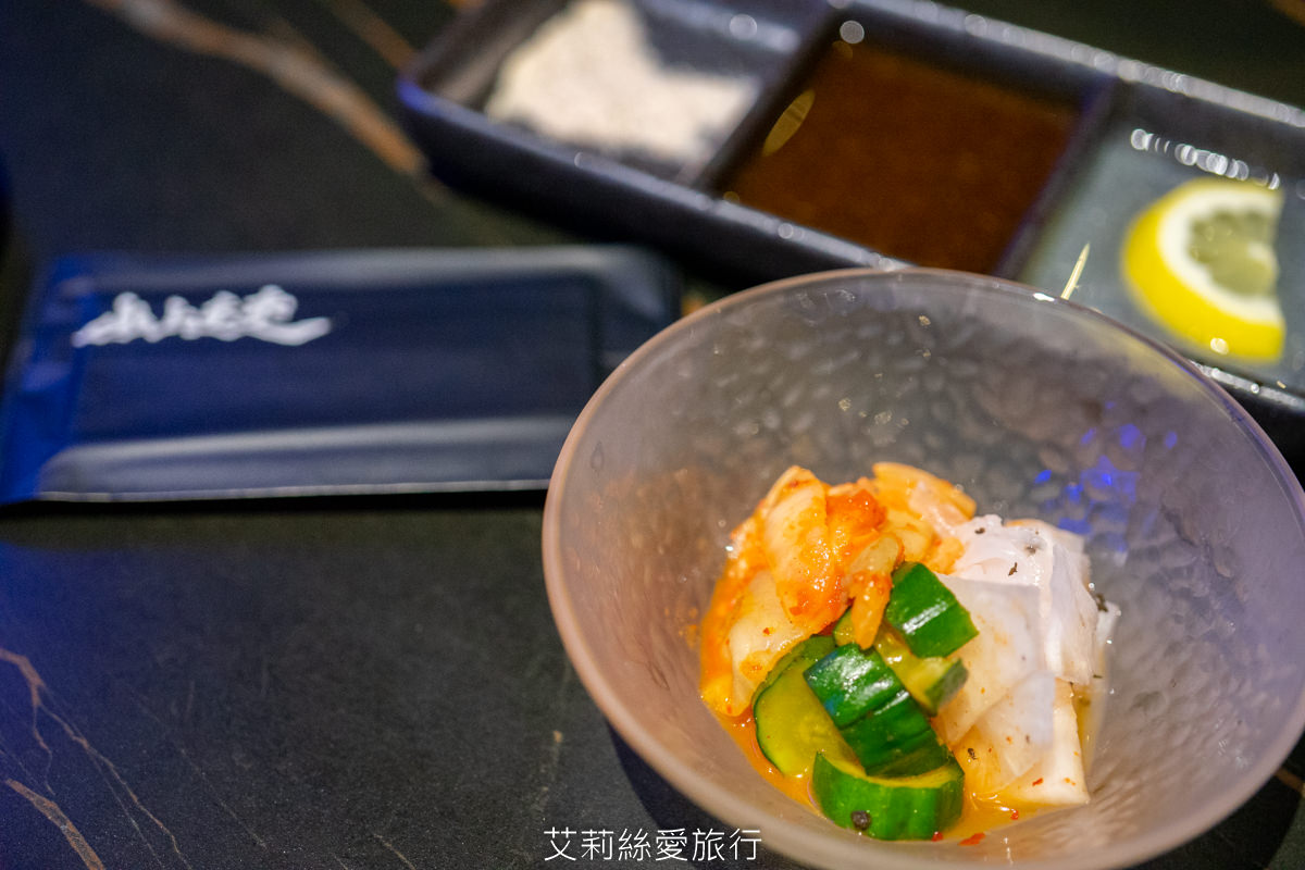 浪漫氛圍水族館式約會餐廳 7彩水母缸 山上走走 日式無菜單燒肉專門店 新竹市護城河親水公園週邊美食