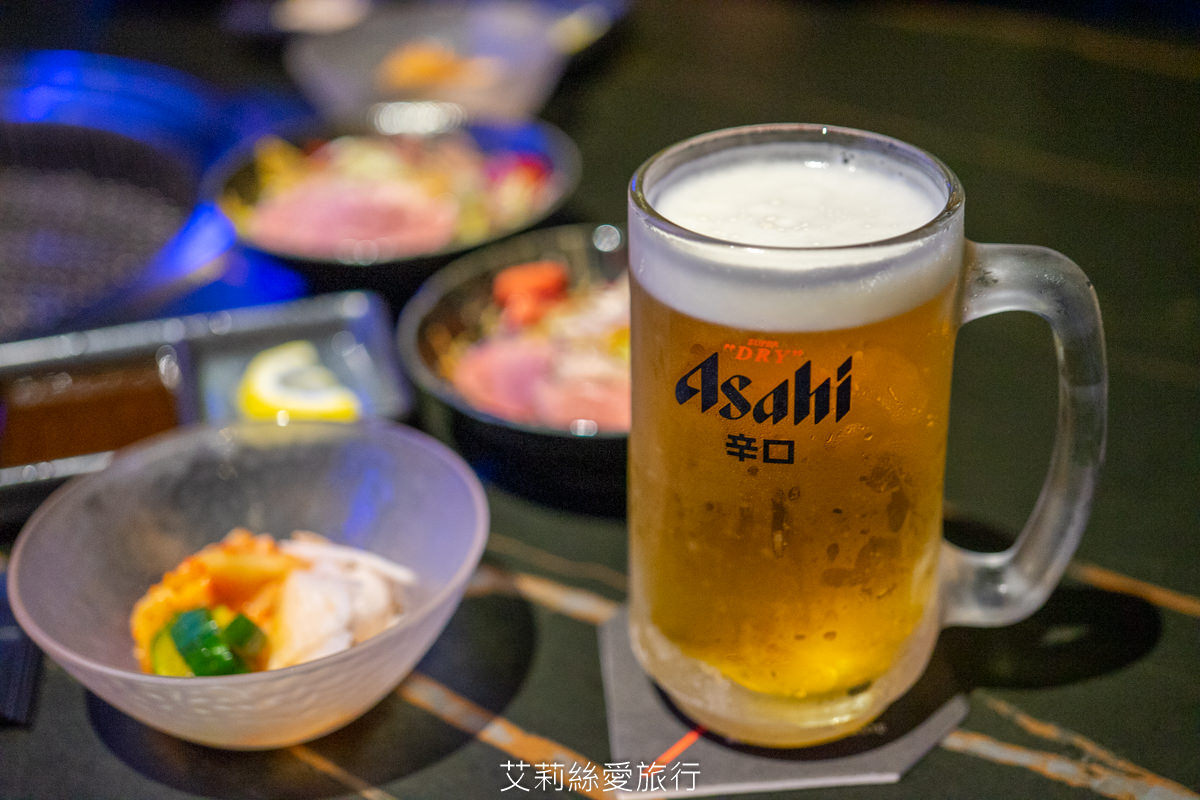 浪漫氛圍水族館式約會餐廳 7彩水母缸 山上走走 日式無菜單燒肉專門店 新竹市護城河親水公園週邊美食