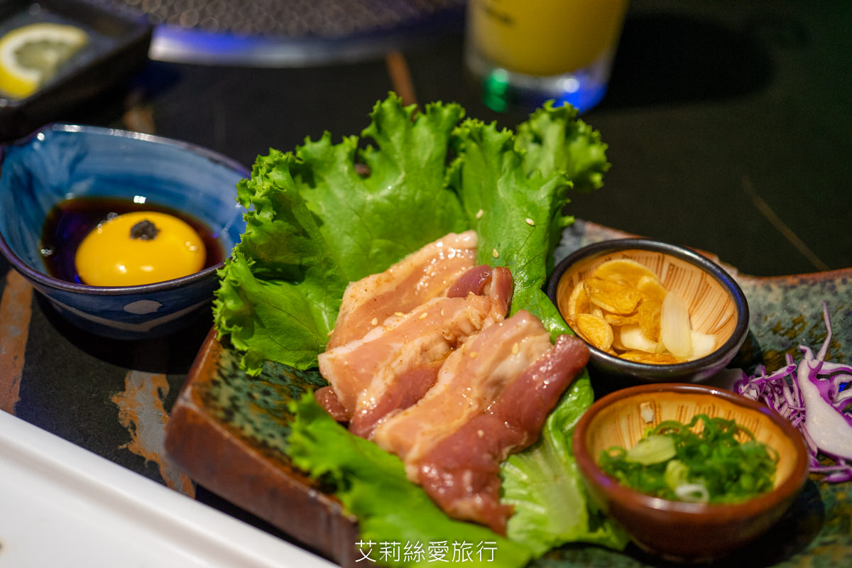 浪漫氛圍水族館式約會餐廳 7彩水母缸 山上走走 日式無菜單燒肉專門店 新竹市護城河親水公園週邊美食