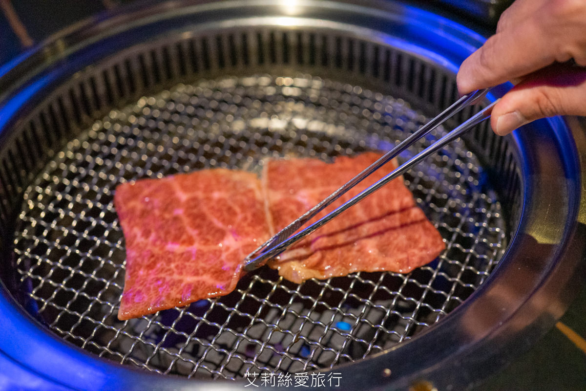 浪漫氛圍水族館式約會餐廳 7彩水母缸 山上走走 日式無菜單燒肉專門店 新竹市護城河親水公園週邊美食