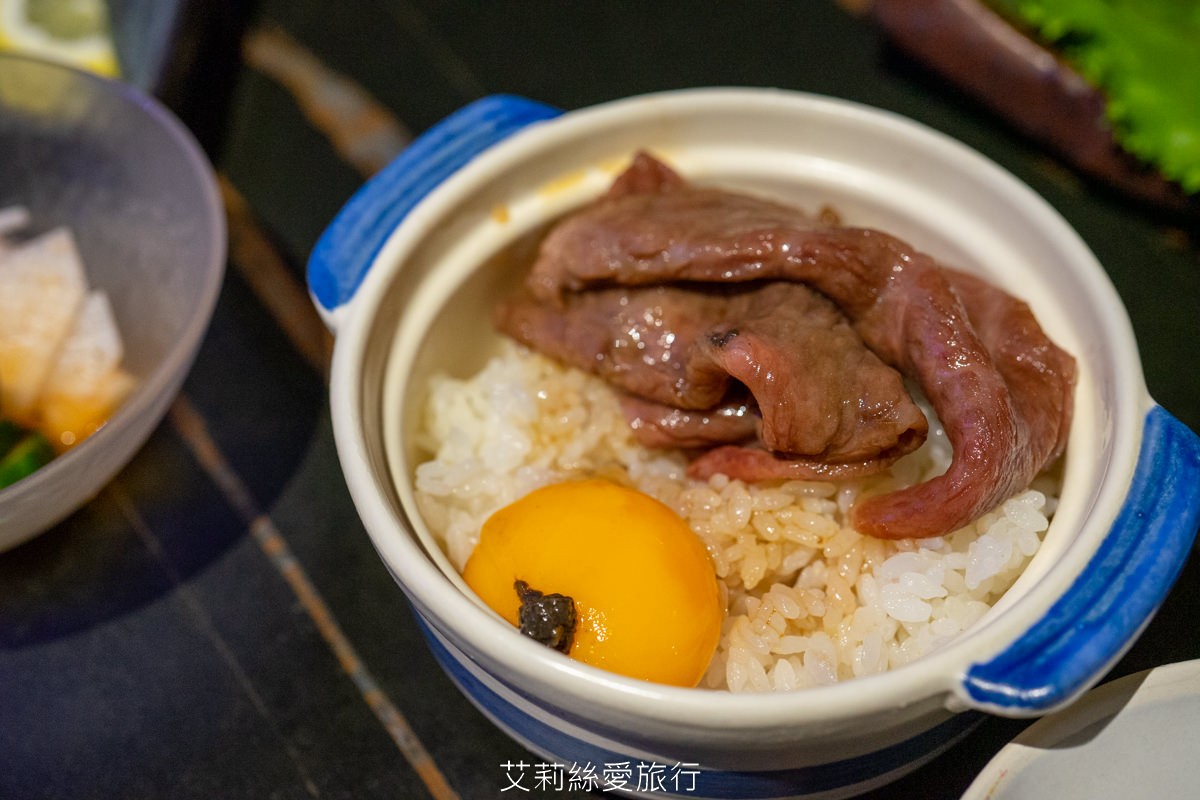 浪漫氛圍水族館式約會餐廳 7彩水母缸 山上走走 日式無菜單燒肉專門店 新竹市護城河親水公園週邊美食