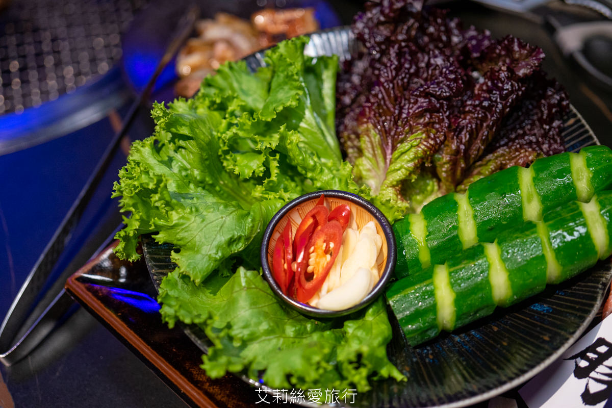 浪漫氛圍水族館式約會餐廳 7彩水母缸 山上走走 日式無菜單燒肉專門店 新竹市護城河親水公園週邊美食