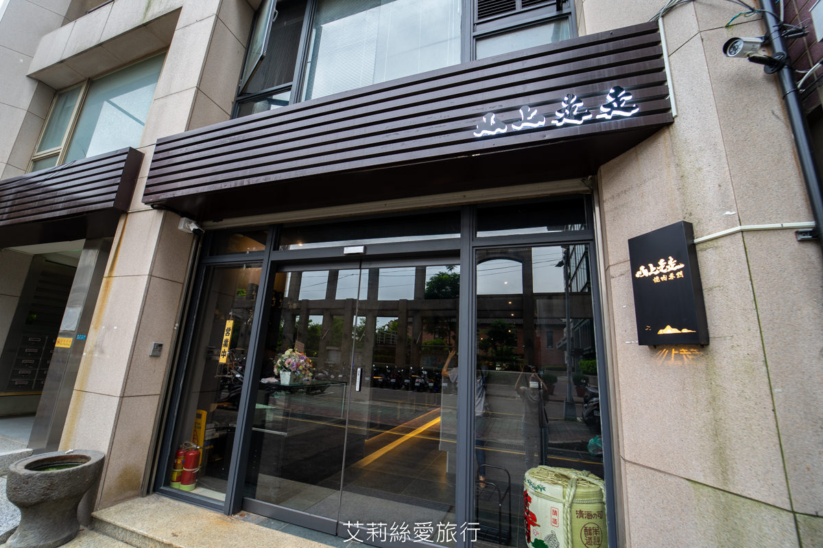 浪漫氛圍水族館式約會餐廳 7彩水母缸 山上走走 日式無菜單燒肉專門店 新竹市護城河親水公園週邊美食