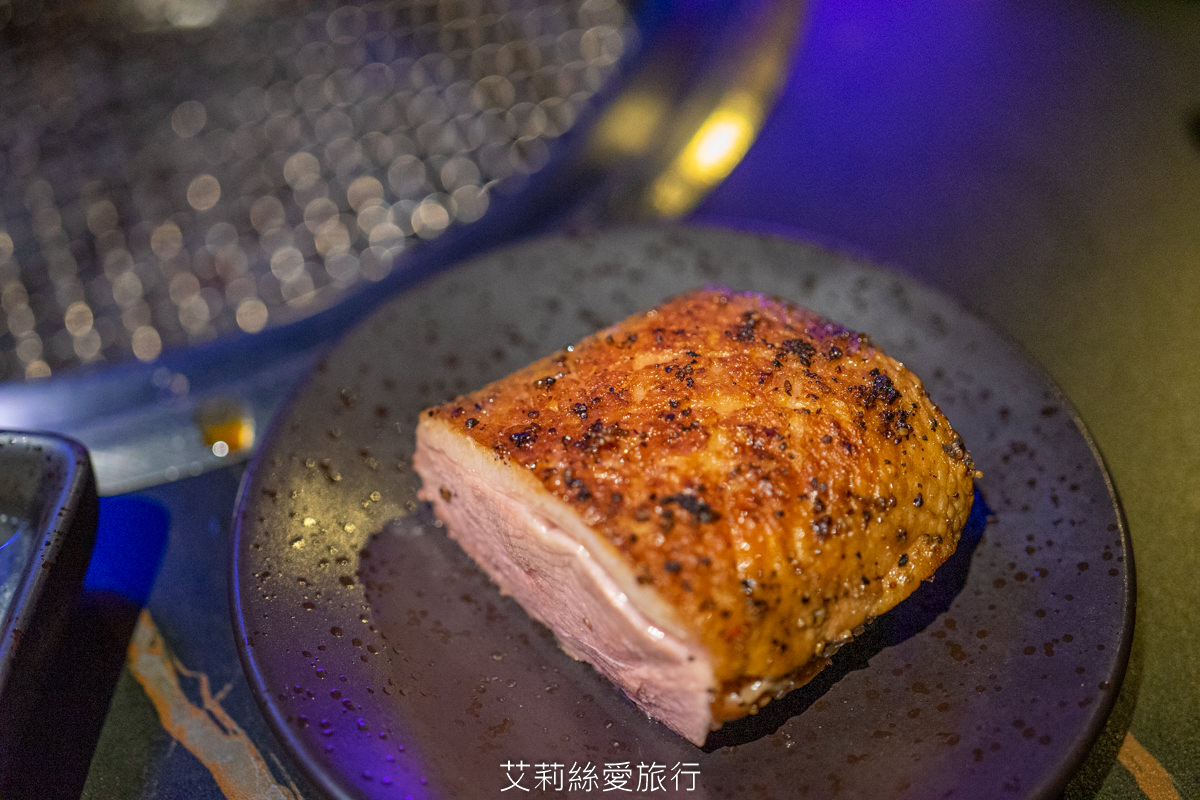 浪漫氛圍水族館式約會餐廳 7彩水母缸 山上走走 日式無菜單燒肉專門店 新竹市護城河親水公園週邊美食