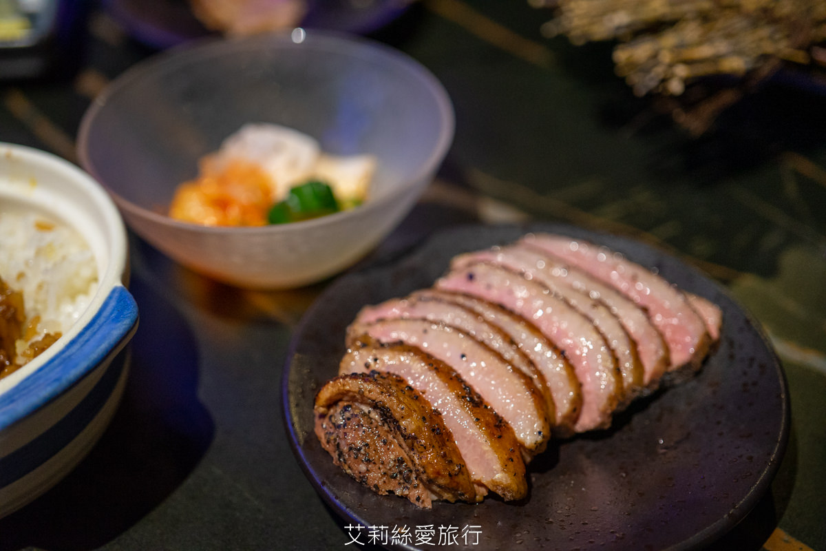 浪漫氛圍水族館式約會餐廳 7彩水母缸 山上走走 日式無菜單燒肉專門店 新竹市護城河親水公園週邊美食