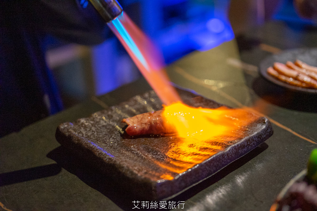 浪漫氛圍水族館式約會餐廳 7彩水母缸 山上走走 日式無菜單燒肉專門店 新竹市護城河親水公園週邊美食