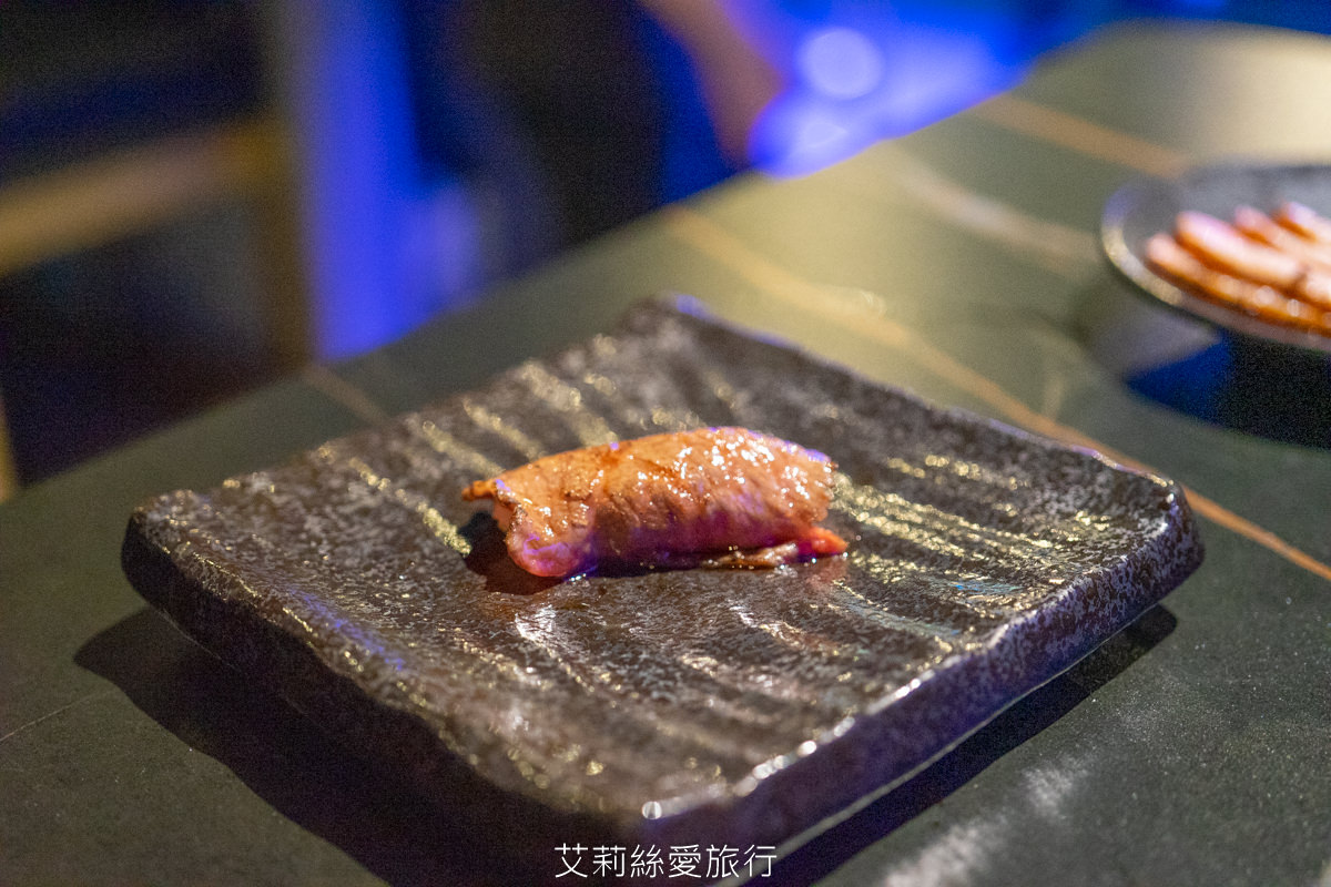 浪漫氛圍水族館式約會餐廳 7彩水母缸 山上走走 日式無菜單燒肉專門店 新竹市護城河親水公園週邊美食