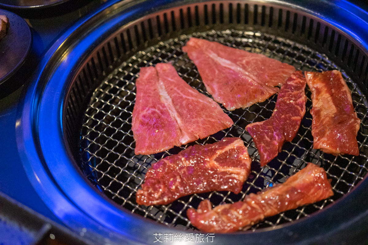 浪漫氛圍水族館式約會餐廳 7彩水母缸 山上走走 日式無菜單燒肉專門店 新竹市護城河親水公園週邊美食