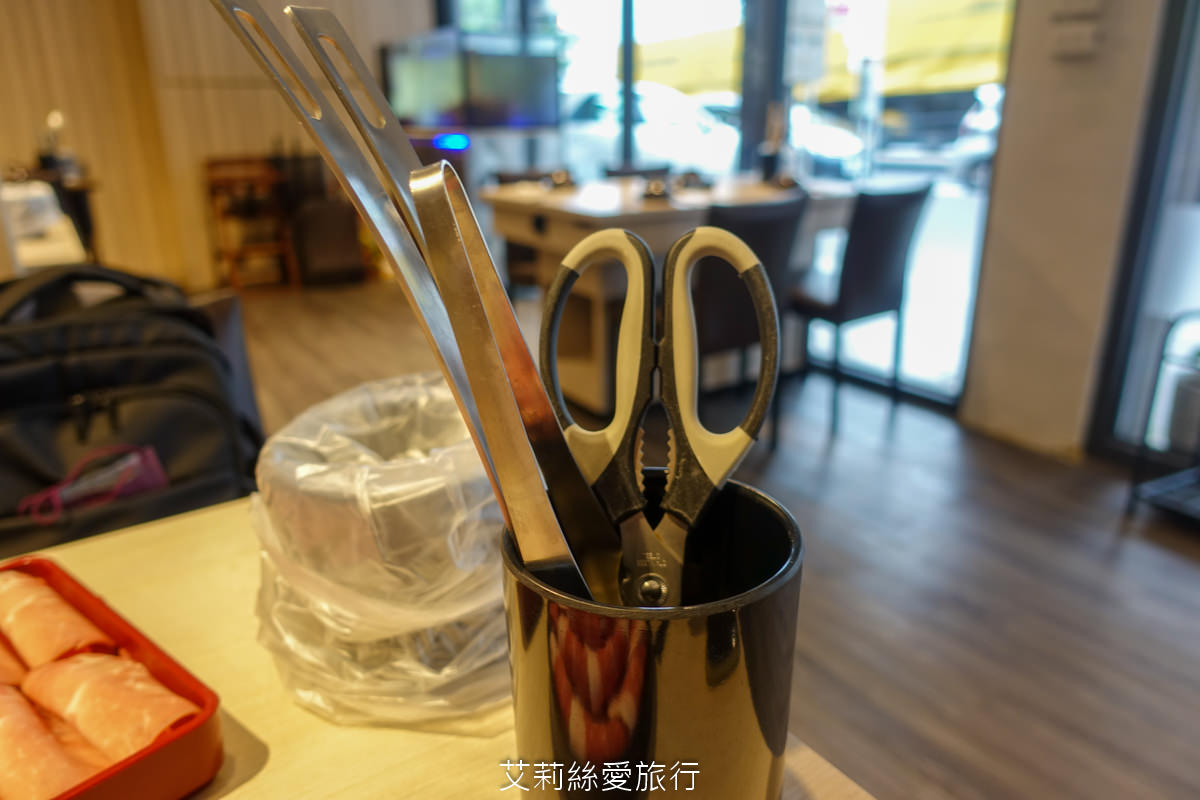 宜蘭頭城美食 島主龍蝦海鮮火鍋 在地人開的最高CP值鍋物 嚴選食材 真材實料湯底使用蔬菜熬煮 - 第10張圖 宜蘭頭城美食 島主龍蝦海鮮火鍋 在地人開的最高CP值鍋物 嚴選食材 真材實料湯底使用蔬菜熬煮