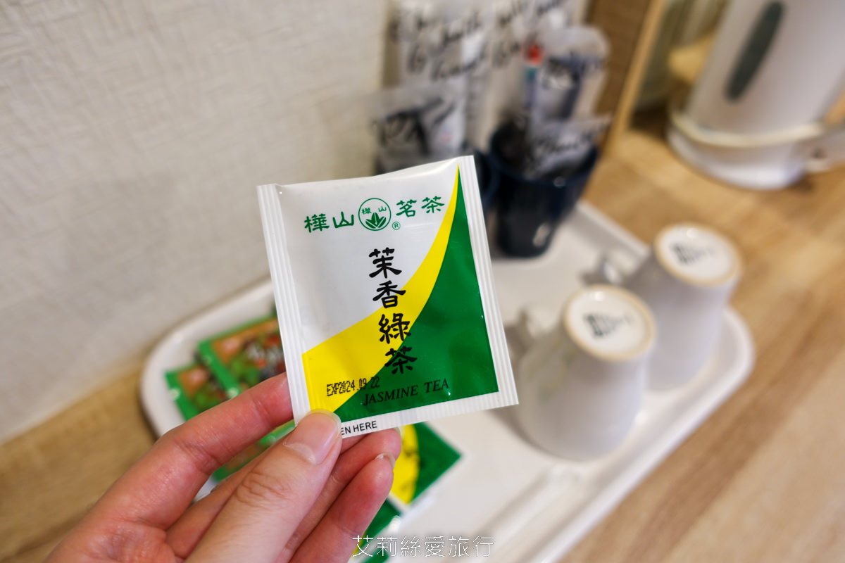 礁溪平價住宿推薦！帝王行旅 住宿加泡湯一人不到300元 還附免費停車 個人湯池不限時爽爽泡 彩繪牆好好拍