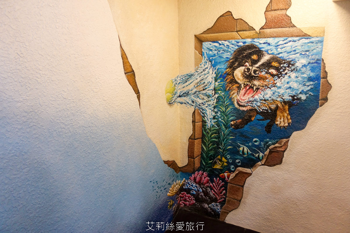 礁溪平價住宿推薦！帝王行旅 住宿加泡湯一人不到300元 還附免費停車 個人湯池不限時爽爽泡 彩繪牆好好拍