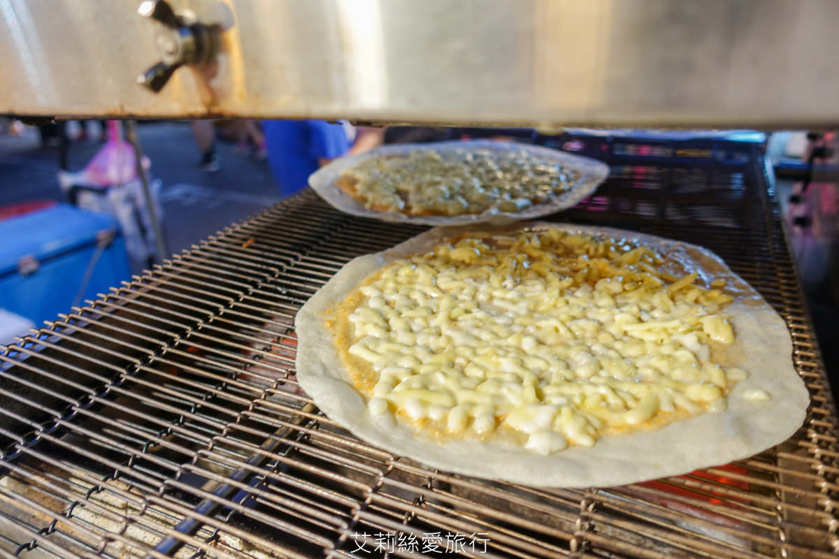 饒河夜市必吃 幸花明太子起司烤餅 香香鹹鹹明太子淡淡起司味 餅皮薄脆好吃沒負擔！