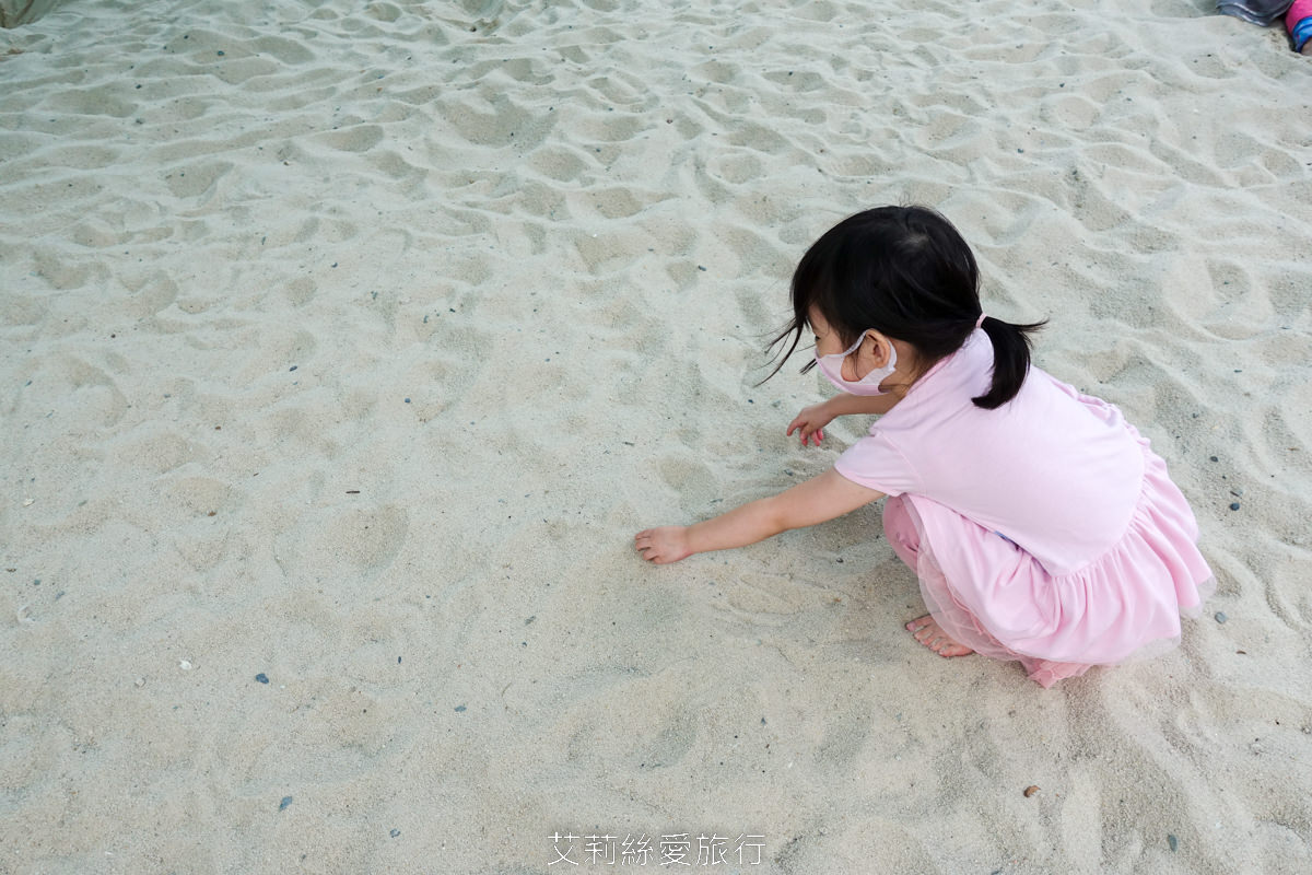 免費景點北投溫泉泡湯推薦！北投復興公園泡腳池 離捷運站最近的免費溫泉泡腳池 木造城堡兒童遊戲區和沙坑可讓小孩放風~