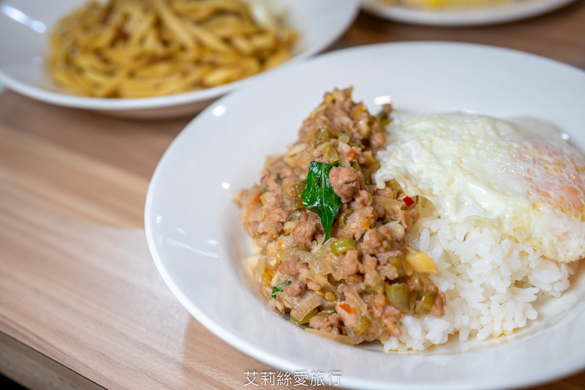 新莊美食》德克莎拉 低調早午餐店必吃打拋豬飯淋上半熟蛋黃超邪惡 五股工業區內 - 第17張圖 新莊美食》德克莎拉 低調早午餐店必吃打拋豬飯淋上半熟蛋黃超邪惡 五股工業區內