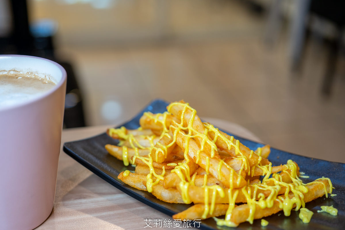 新莊美食》德克莎拉 低調早午餐店必吃打拋豬飯淋上半熟蛋黃超邪惡 五股工業區內 - 第16張圖 新莊美食》德克莎拉 低調早午餐店必吃打拋豬飯淋上半熟蛋黃超邪惡 五股工業區內