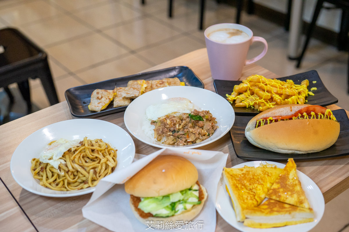 新莊美食》德克莎拉 低調早午餐店必吃打拋豬飯淋上半熟蛋黃超邪惡 五股工業區內 - 第9張圖 新莊美食》德克莎拉 低調早午餐店必吃打拋豬飯淋上半熟蛋黃超邪惡 五股工業區內