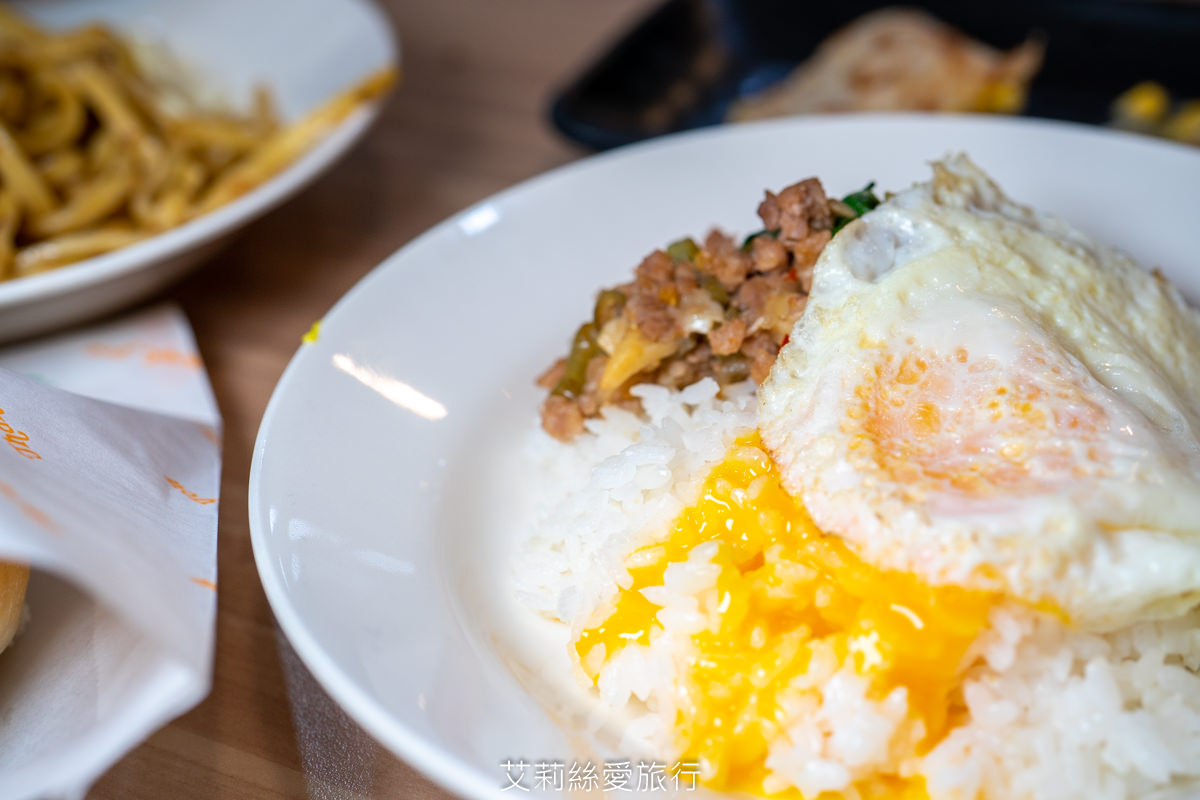 新莊美食》德克莎拉 低調早午餐店必吃打拋豬飯淋上半熟蛋黃超邪惡 五股工業區內 - 第18張圖 新莊美食》德克莎拉 低調早午餐店必吃打拋豬飯淋上半熟蛋黃超邪惡 五股工業區內