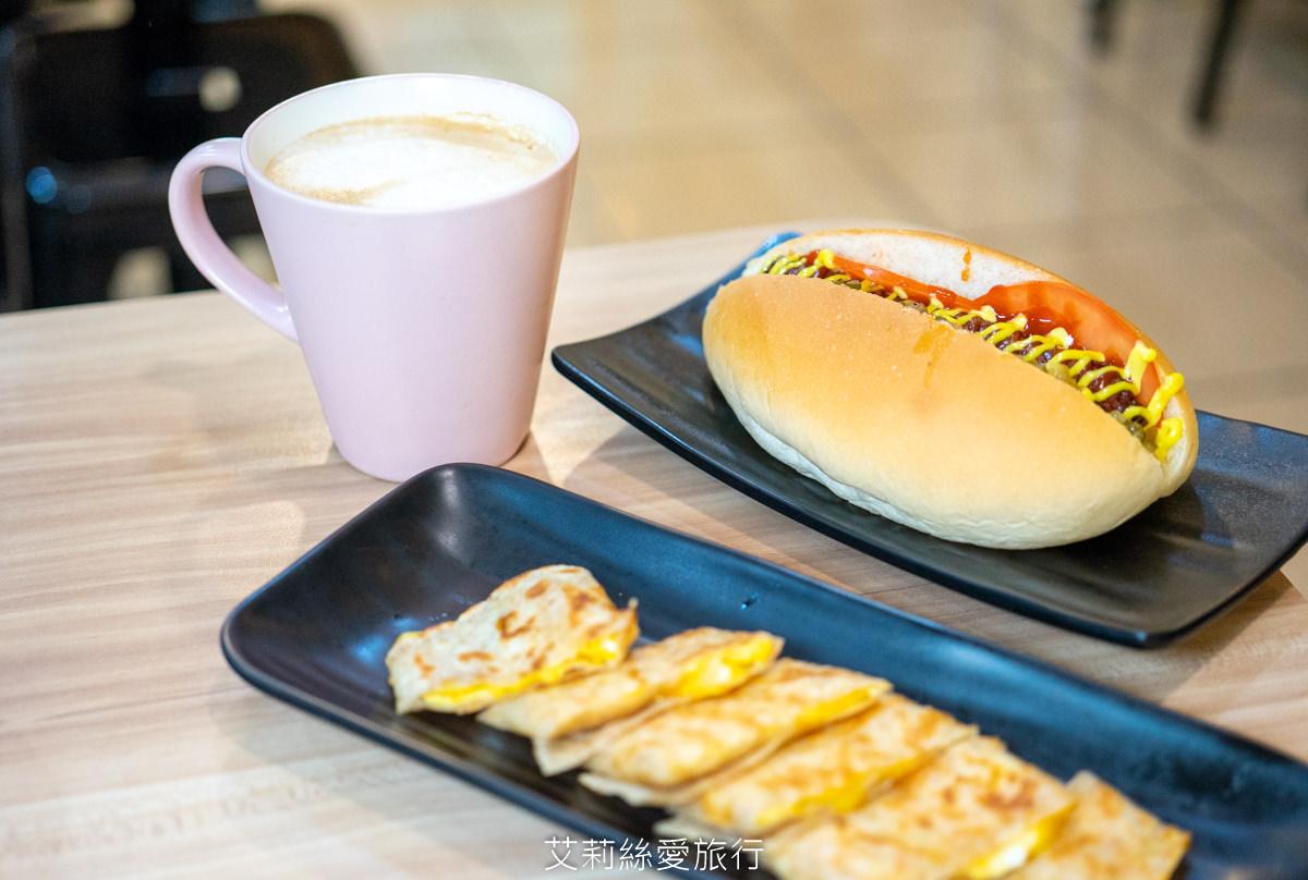 新莊美食》德克莎拉 低調早午餐店必吃打拋豬飯淋上半熟蛋黃超邪惡 五股工業區內 - 第12張圖 新莊美食》德克莎拉 低調早午餐店必吃打拋豬飯淋上半熟蛋黃超邪惡 五股工業區內