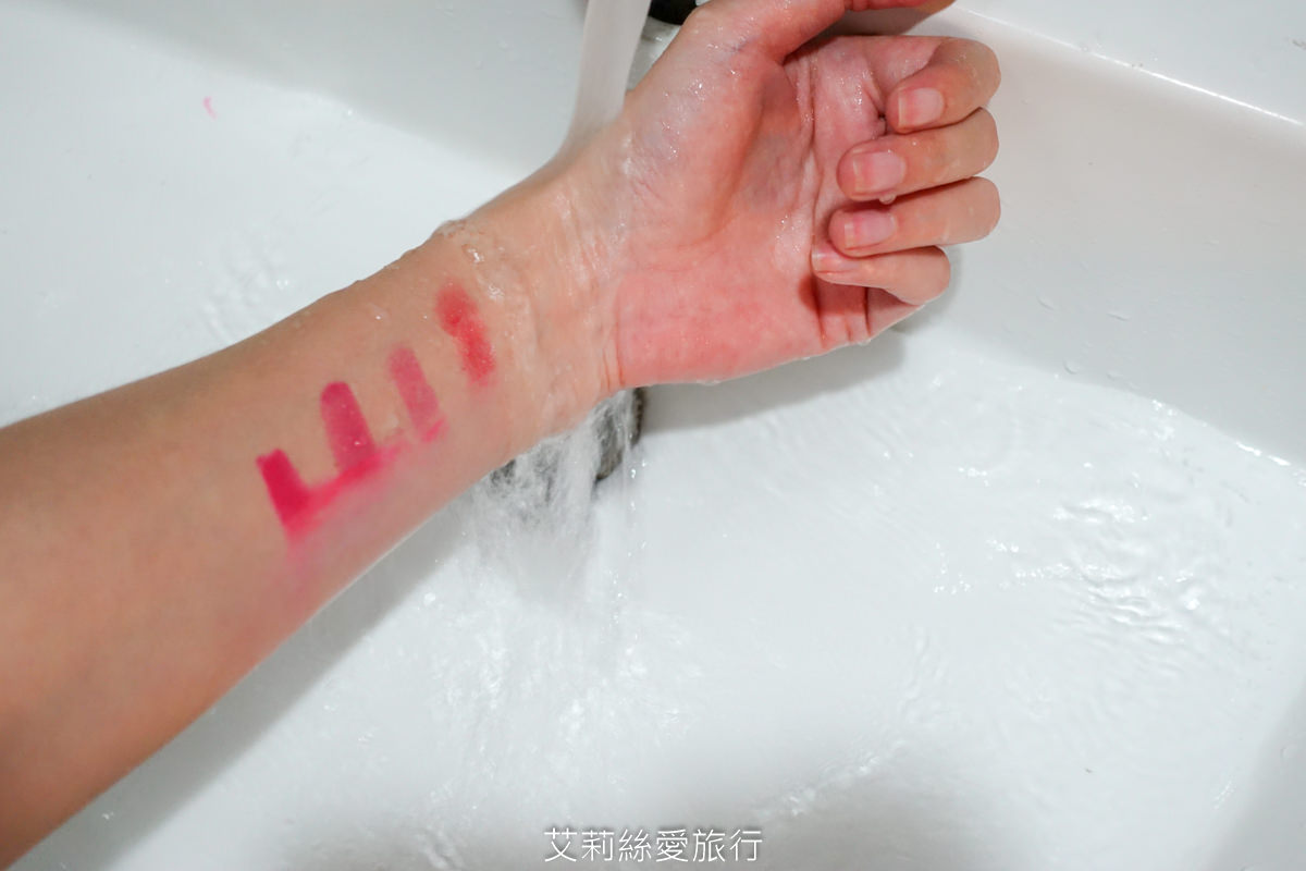 【愛閃耀卸妝愛用推薦】鑽石胜肽卸洗膏使用心得評價 - 第19張圖 用清水沖就能洗乾淨的卸妝品:愛閃耀鑽石胜肽卸洗膏