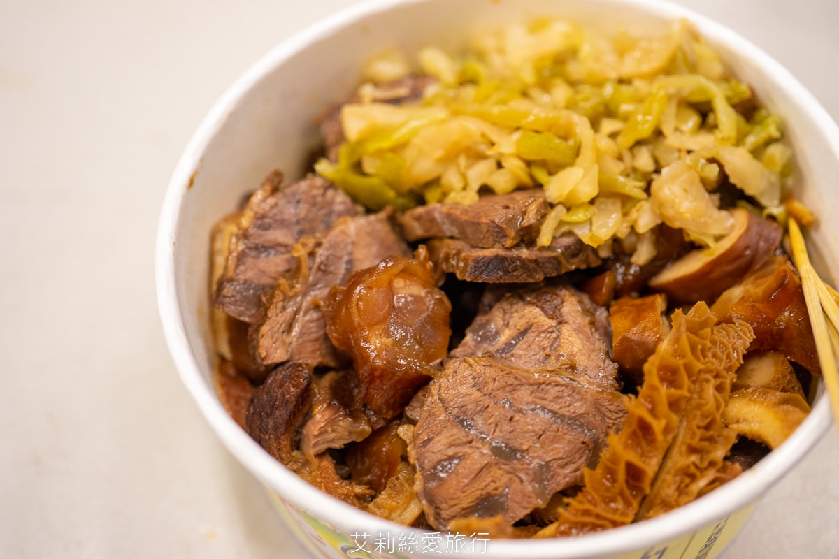 饒河夜市必吃 撒旦牛滷味 饕客最愛牛筋、牛肚、牛腱等牛三寶 香氣迷人軟嫩入味 一吃就愛上