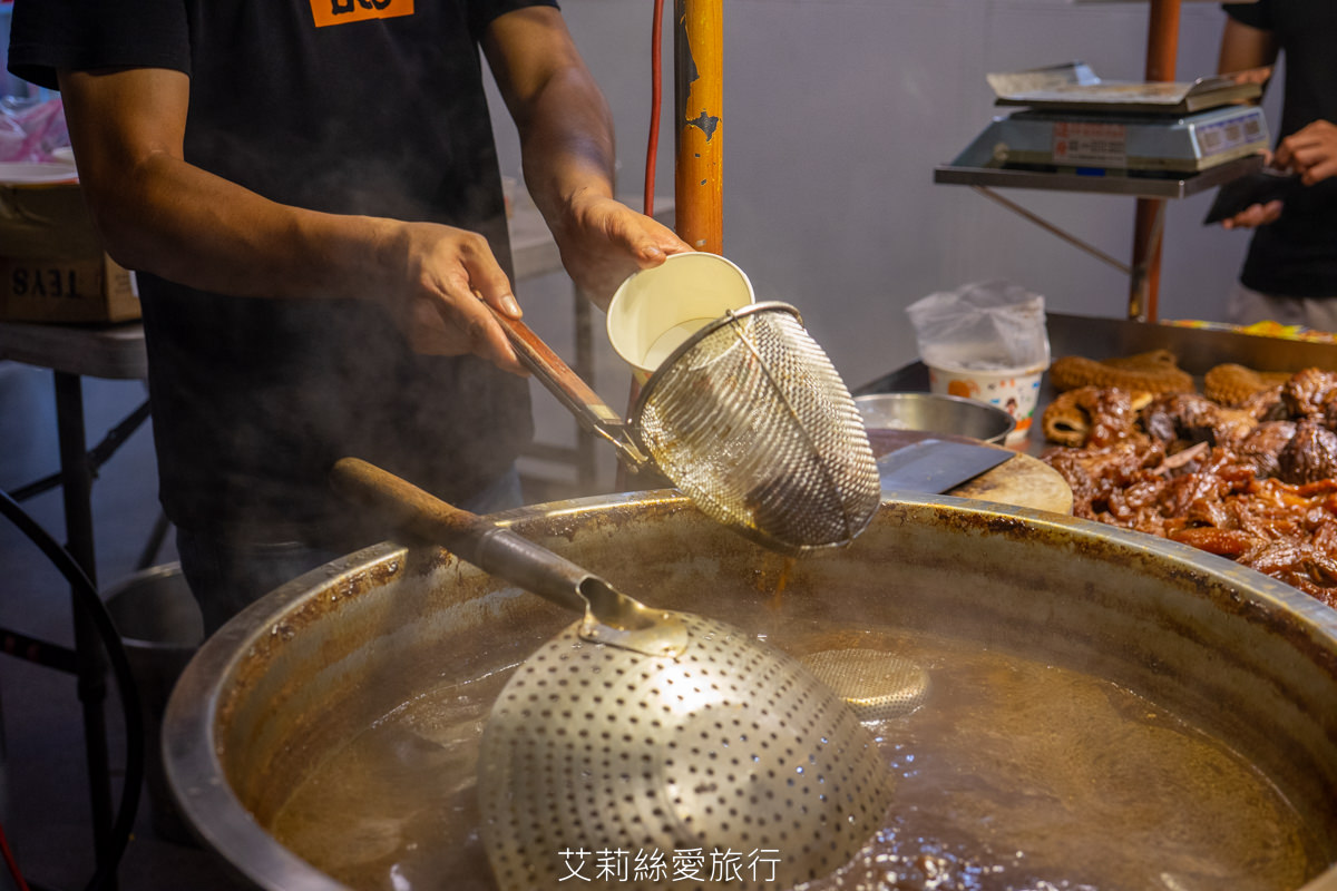饒河夜市必吃 撒旦牛滷味 饕客最愛牛筋、牛肚、牛腱等牛三寶 香氣迷人軟嫩入味 一吃就愛上