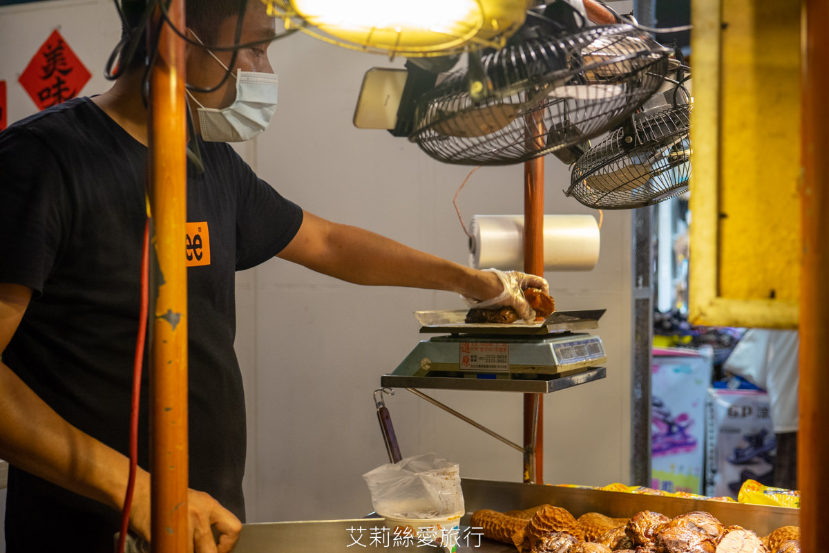 饒河夜市必吃 撒旦牛滷味 饕客最愛牛筋、牛肚、牛腱等牛三寶 香氣迷人軟嫩入味 一吃就愛上