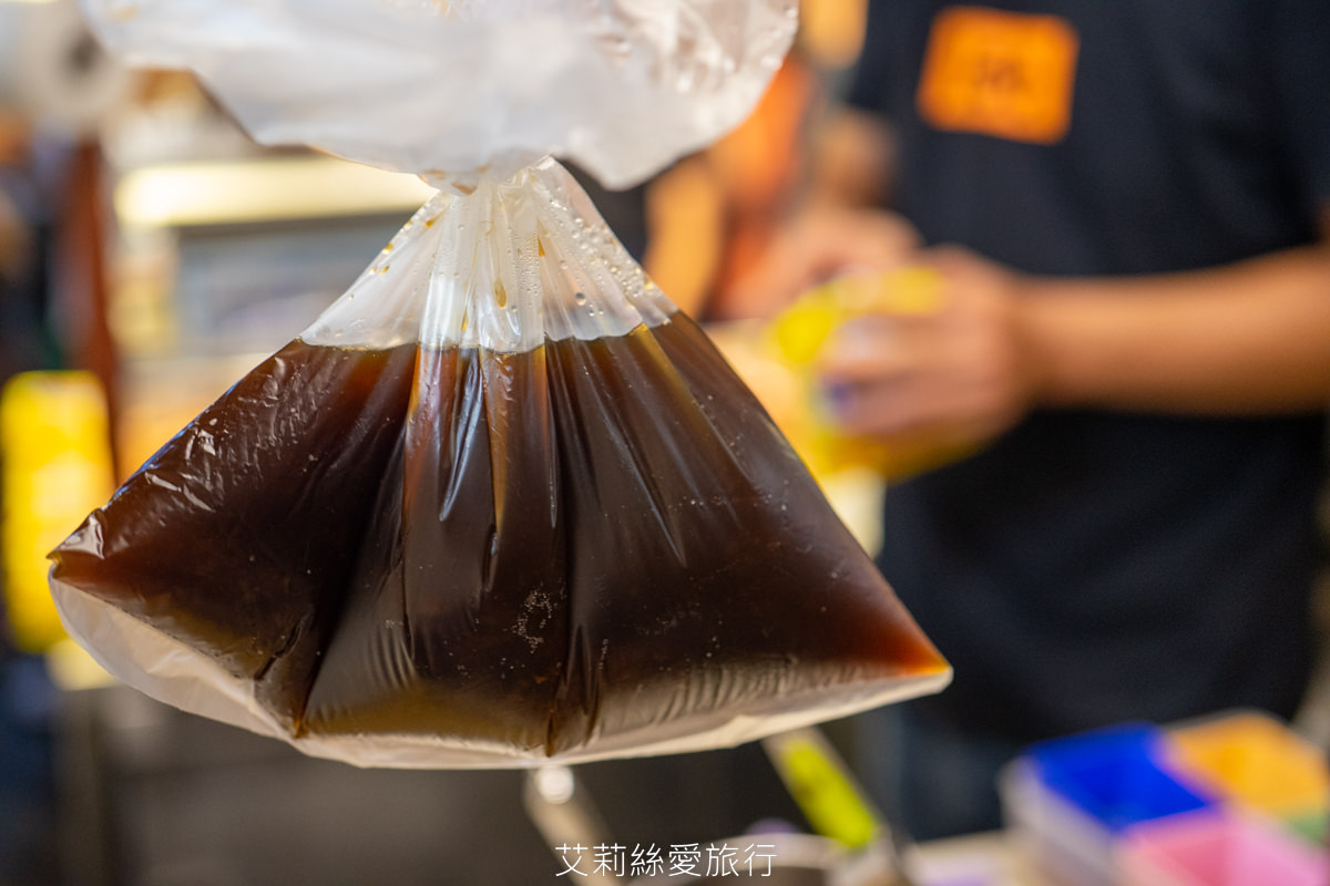 饒河夜市必吃 撒旦牛滷味 饕客最愛牛筋、牛肚、牛腱等牛三寶 香氣迷人軟嫩入味 一吃就愛上