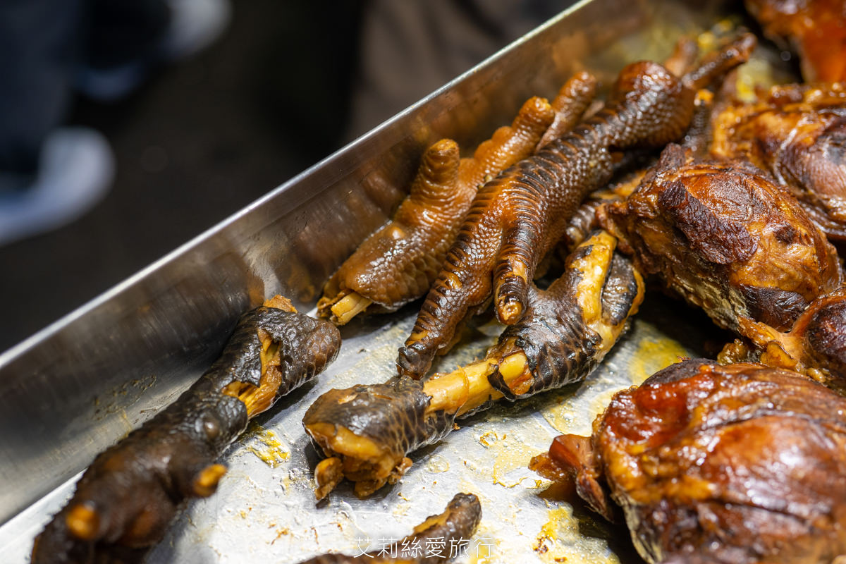 饒河夜市必吃 撒旦牛滷味 饕客最愛牛筋、牛肚、牛腱等牛三寶 香氣迷人軟嫩入味 一吃就愛上