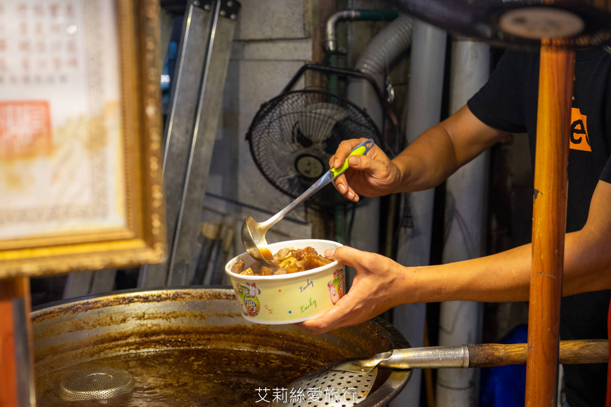 饒河夜市必吃 撒旦牛滷味 饕客最愛牛筋、牛肚、牛腱等牛三寶 香氣迷人軟嫩入味 一吃就愛上