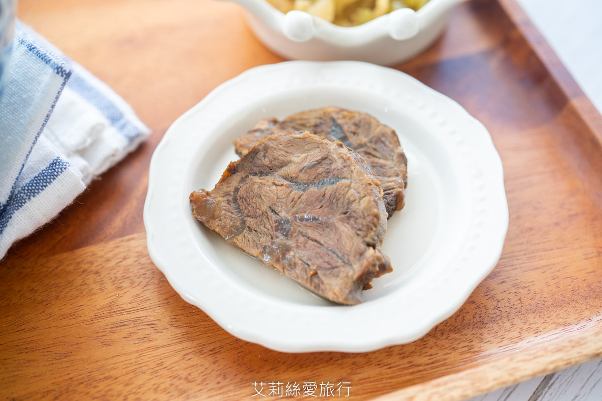 饒河夜市必吃 撒旦牛滷味 饕客最愛牛筋、牛肚、牛腱等牛三寶 香氣迷人軟嫩入味 一吃就愛上