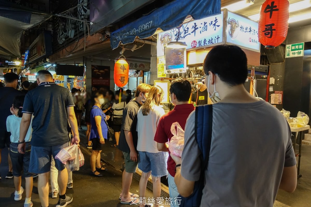 饒河夜市必吃 撒旦牛滷味 饕客最愛牛筋、牛肚、牛腱等牛三寶 香氣迷人軟嫩入味 一吃就愛上