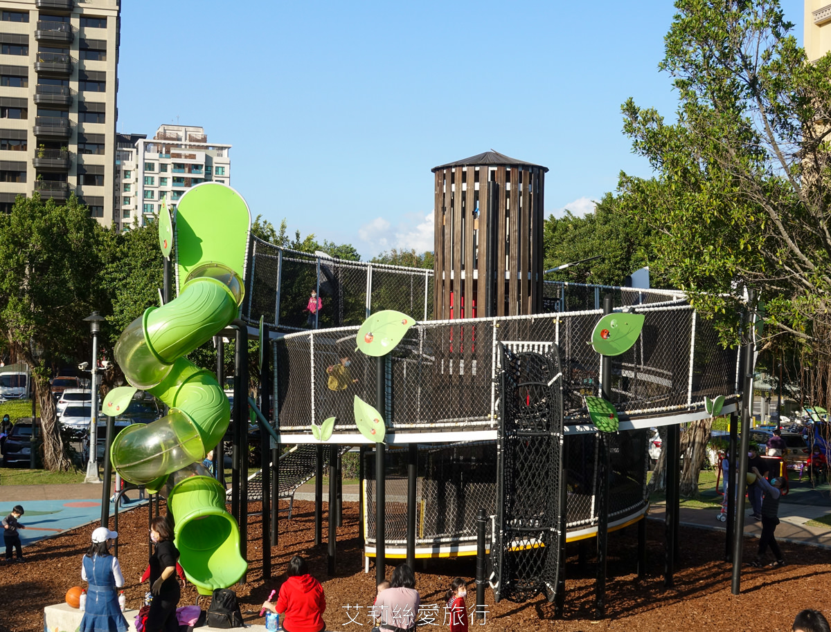 新北落羽松景點 免費入園 新莊頭前運動公園 生態水池冬季夢幻落羽松夏季賞蓮 漫步森林兒童遊戲場 捷運幸福站