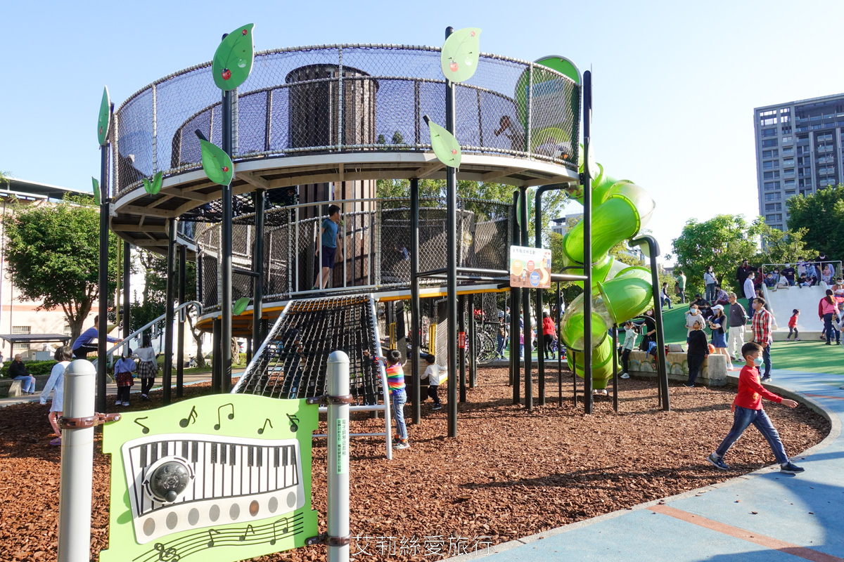 新北落羽松景點 免費入園 新莊頭前運動公園 生態水池冬季夢幻落羽松夏季賞蓮 漫步森林兒童遊戲場 捷運幸福站