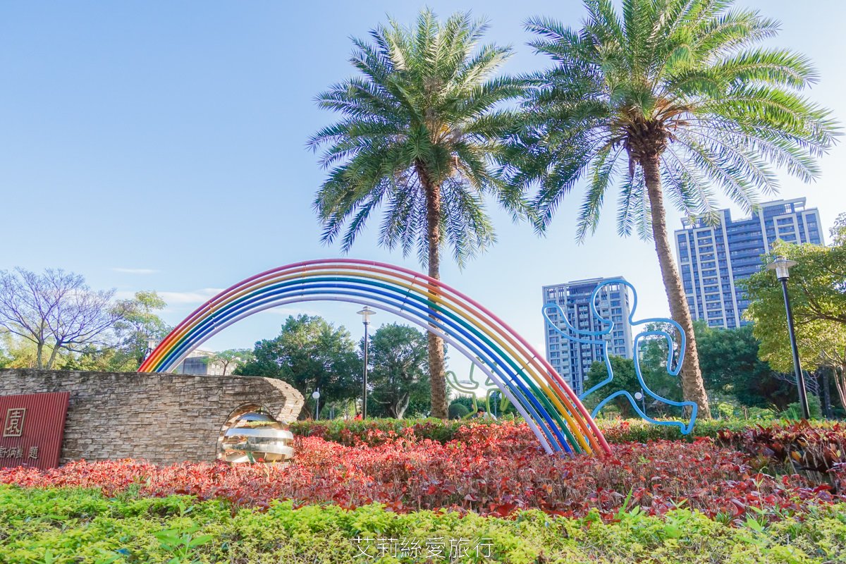 新北落羽松景點 免費入園 新莊頭前運動公園 生態水池冬季夢幻落羽松夏季賞蓮 漫步森林兒童遊戲場 捷運幸福站