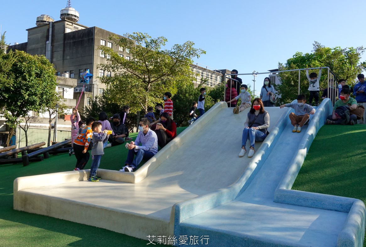 新北落羽松景點 免費入園 新莊頭前運動公園 生態水池冬季夢幻落羽松夏季賞蓮 漫步森林兒童遊戲場 捷運幸福站