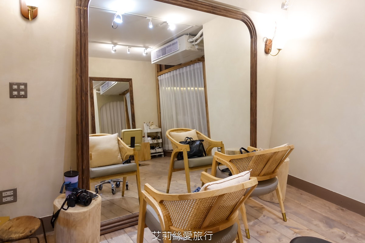台北士林剪髮推薦！日青髮廊 自然捲救星縮毛矯正 柔順又自然 文青復古風舒適又好拍！士林捷運步行3分鐘！