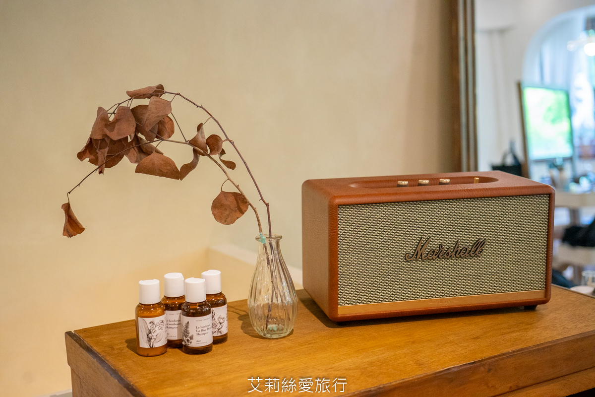 台北士林剪髮推薦！日青髮廊 自然捲救星縮毛矯正 柔順又自然 文青復古風舒適又好拍！士林捷運步行3分鐘！
