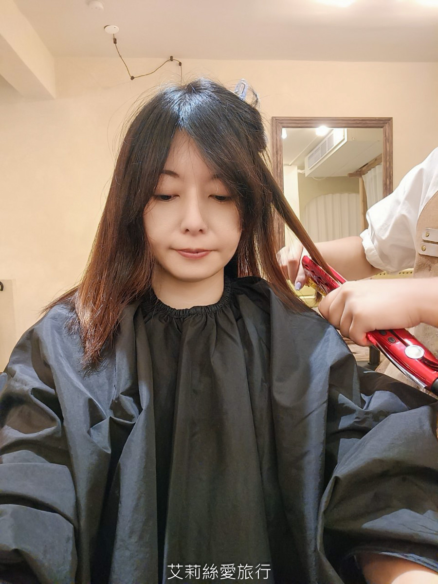 台北士林剪髮推薦！日青髮廊 自然捲救星縮毛矯正 柔順又自然 文青復古風舒適又好拍！士林捷運步行3分鐘！