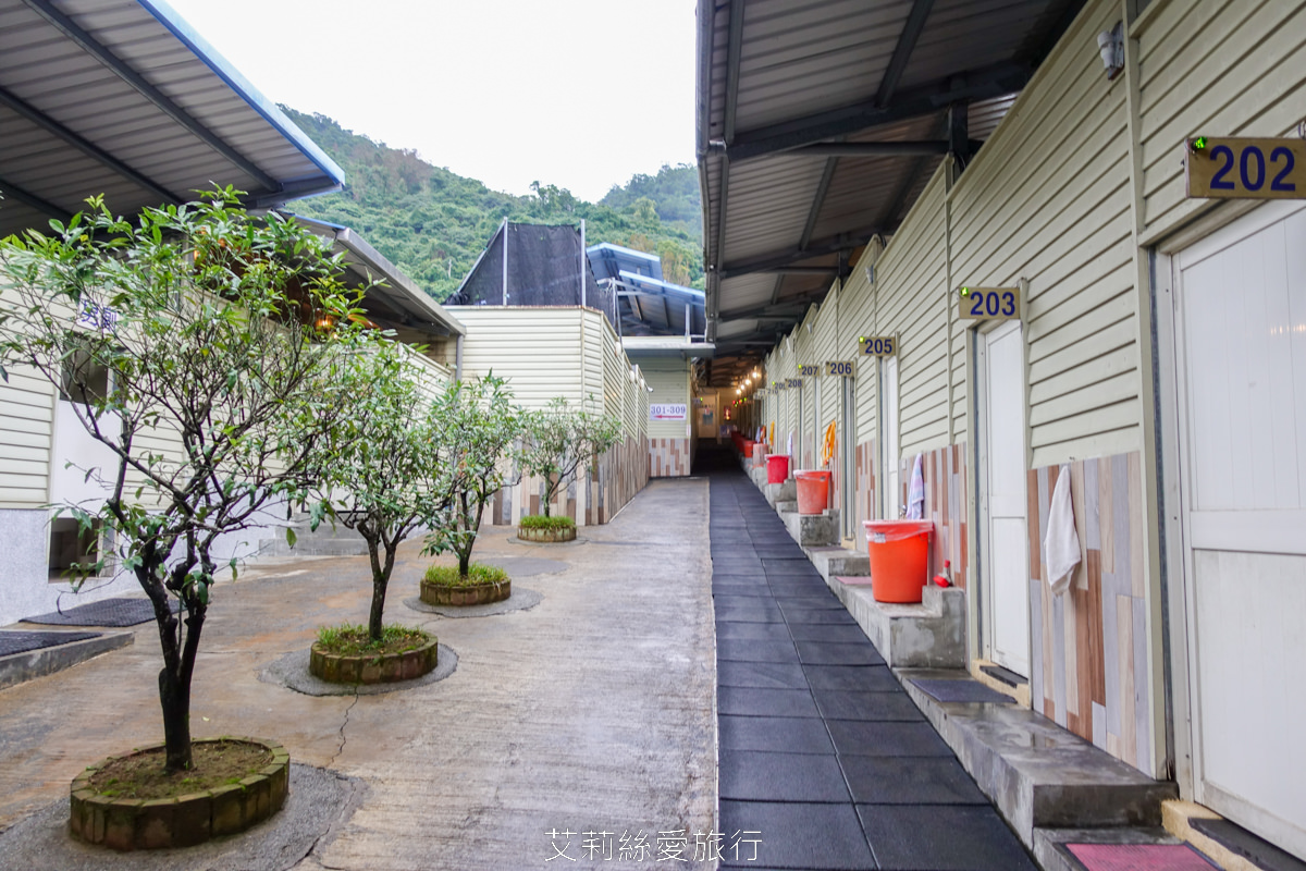 礁溪平價湯屋推薦！ 春風泡湯 湯屋每人只要100元 90cm以下免費泡 大眾裸湯每人100元不限時 免費停車場