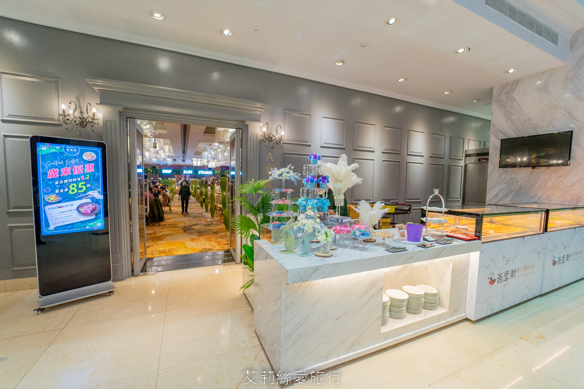 新北新莊吃到飽 峇里斯南洋海鮮百匯 鮭魚美食 烤鴨牛排螃蟹生魚片現烤BBQ、啤酒冰淇淋泰式奶茶等多國料理百種美食！