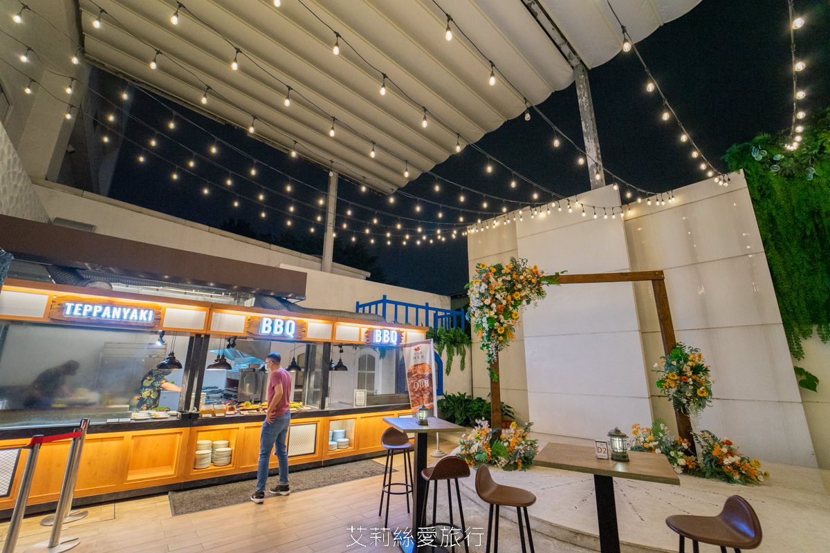 新北新莊吃到飽 峇里斯南洋海鮮百匯 鮭魚美食 烤鴨牛排螃蟹生魚片現烤BBQ、啤酒冰淇淋泰式奶茶等多國料理百種美食！