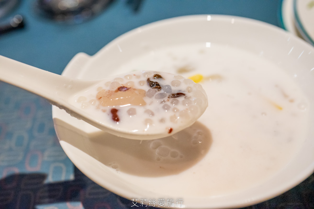 新北新莊吃到飽 峇里斯南洋海鮮百匯 鮭魚美食 烤鴨牛排螃蟹生魚片現烤BBQ、啤酒冰淇淋泰式奶茶等多國料理百種美食！