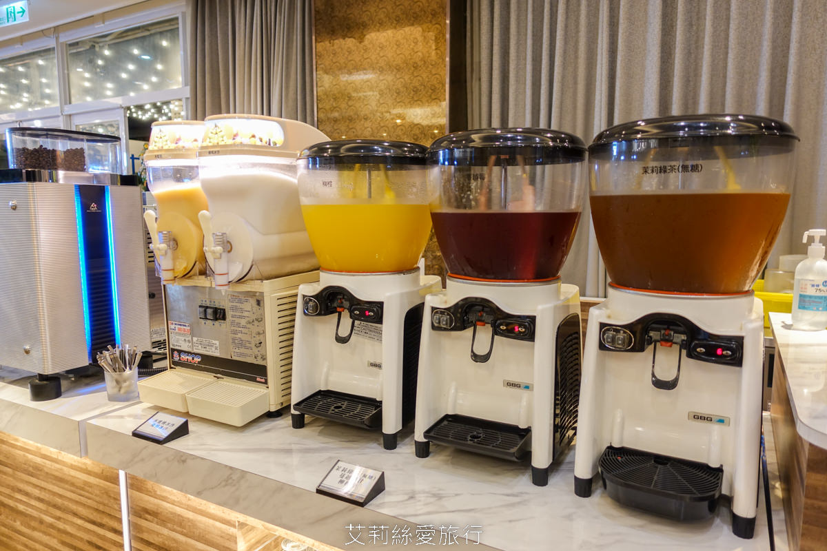 新北新莊吃到飽 峇里斯南洋海鮮百匯 鮭魚美食 烤鴨牛排螃蟹生魚片現烤BBQ、啤酒冰淇淋泰式奶茶等多國料理百種美食！