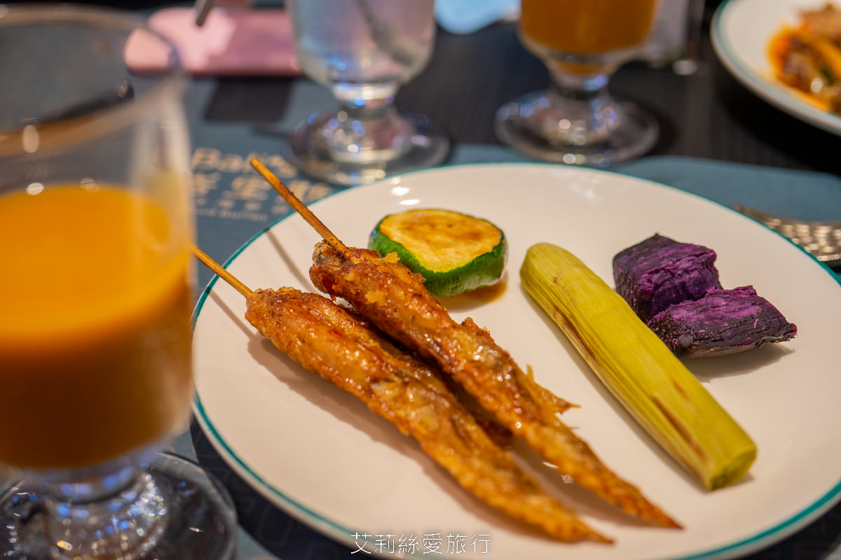 新北新莊吃到飽 峇里斯南洋海鮮百匯 鮭魚美食 烤鴨牛排螃蟹生魚片現烤BBQ、啤酒冰淇淋泰式奶茶等多國料理百種美食！