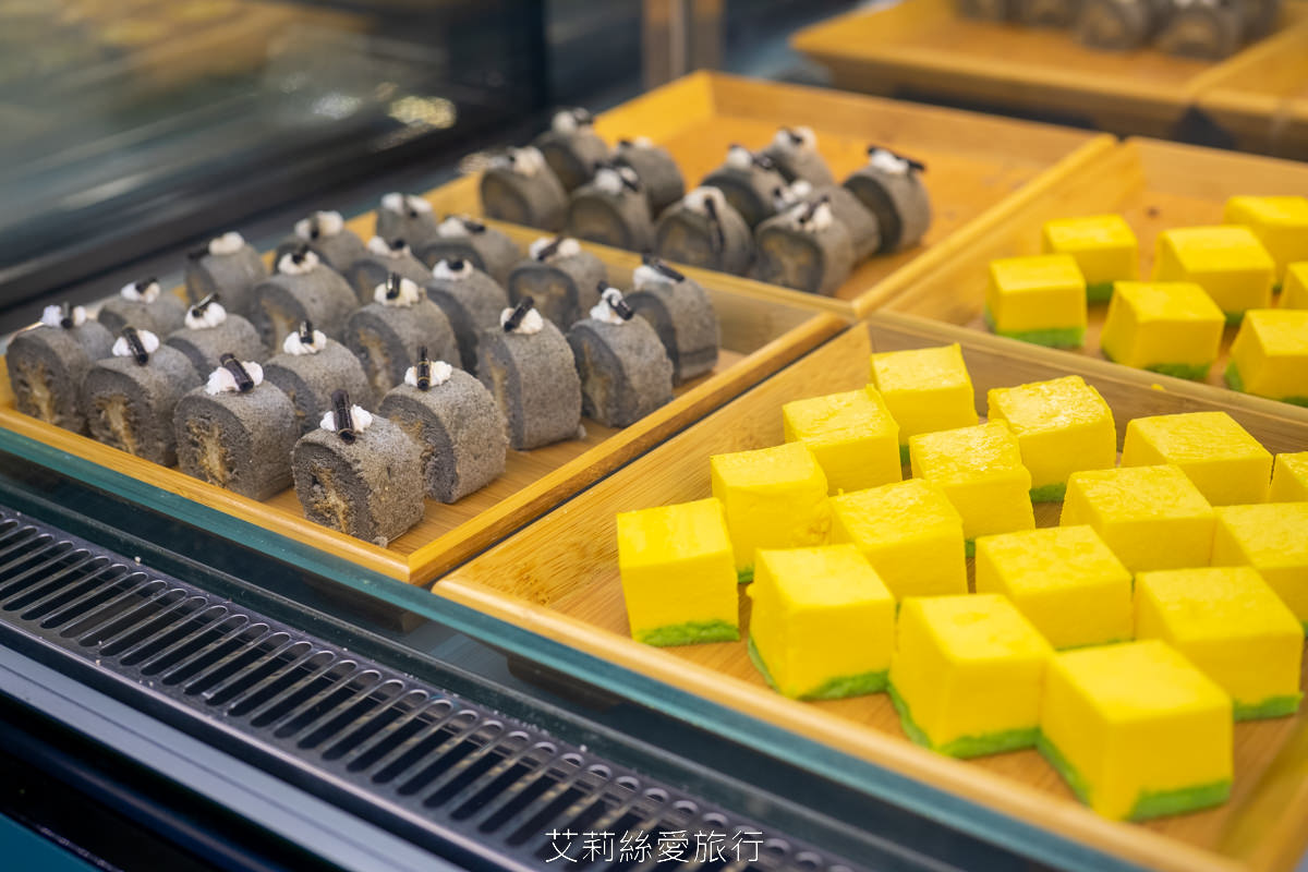 新北新莊吃到飽 峇里斯南洋海鮮百匯 鮭魚美食 烤鴨牛排螃蟹生魚片現烤BBQ、啤酒冰淇淋泰式奶茶等多國料理百種美食！