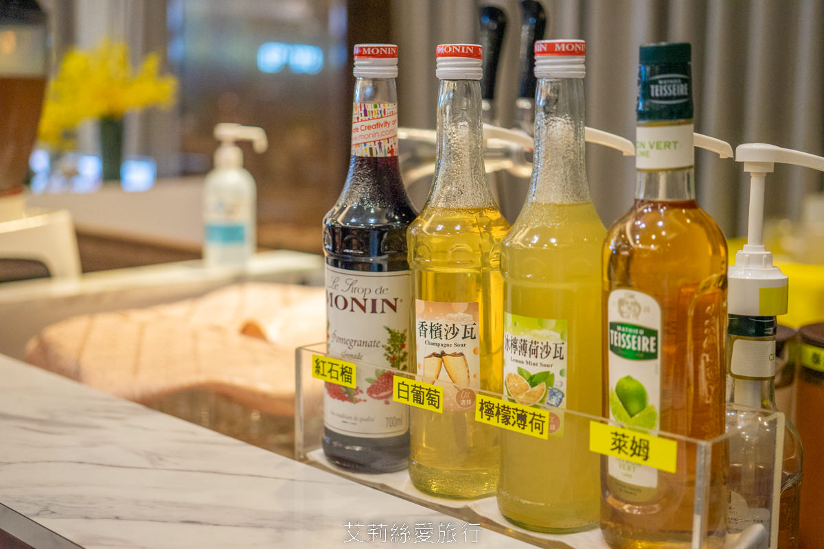 新北新莊吃到飽 峇里斯南洋海鮮百匯 鮭魚美食 烤鴨牛排螃蟹生魚片現烤BBQ、啤酒冰淇淋泰式奶茶等多國料理百種美食！