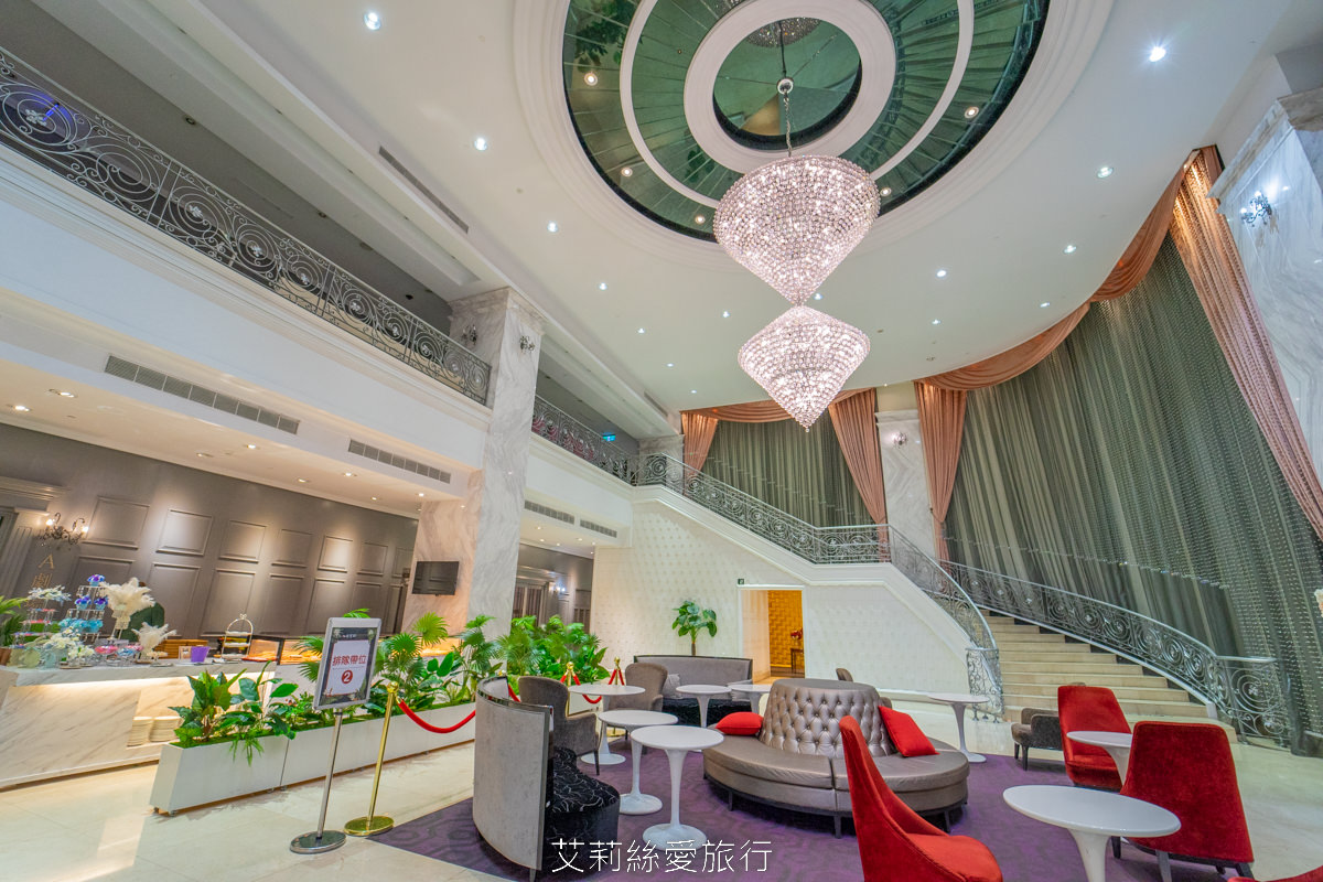 新北新莊吃到飽 峇里斯南洋海鮮百匯 鮭魚美食 烤鴨牛排螃蟹生魚片現烤BBQ、啤酒冰淇淋泰式奶茶等多國料理百種美食！