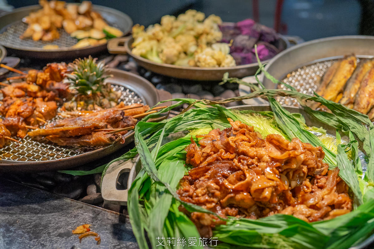 新北新莊吃到飽 峇里斯南洋海鮮百匯 鮭魚美食 烤鴨牛排螃蟹生魚片現烤BBQ、啤酒冰淇淋泰式奶茶等多國料理百種美食！