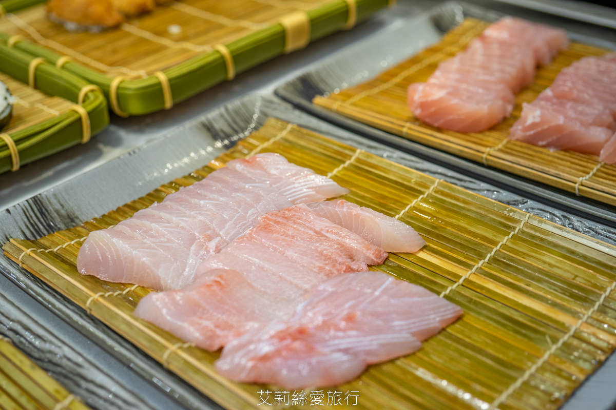 新北新莊吃到飽 峇里斯南洋海鮮百匯 鮭魚美食 烤鴨牛排螃蟹生魚片現烤BBQ、啤酒冰淇淋泰式奶茶等多國料理百種美食！